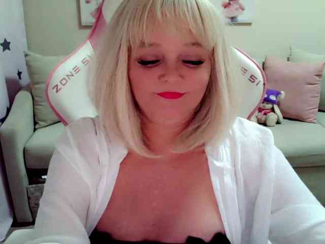 ChristieRoses webcam