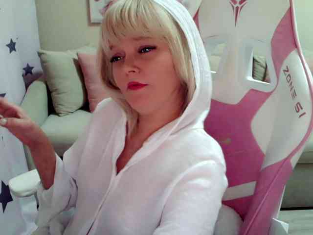ChristieRoses webcam