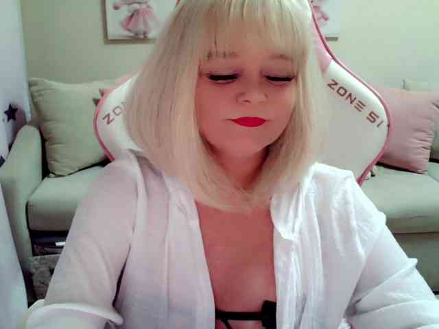 ChristieRoses webcam