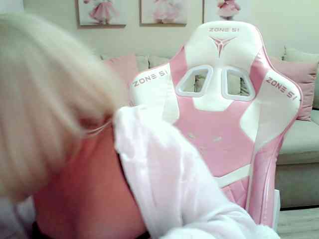 ChristieRoses webcam