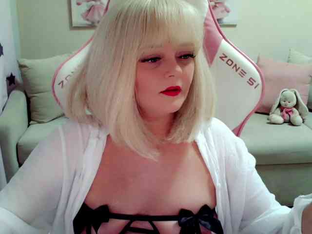 ChristieRoses webcam