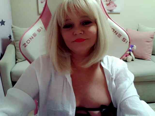 ChristieRoses webcam
