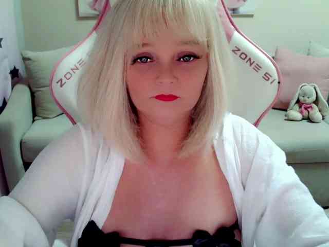 ChristieRoses webcam