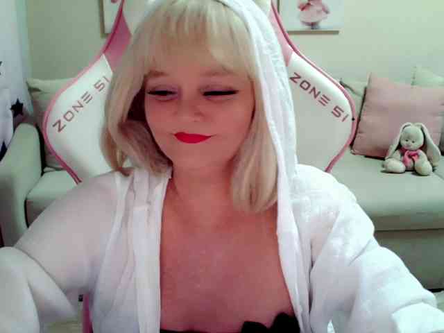 ChristieRoses webcam