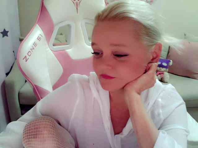 ChristieRoses webcam