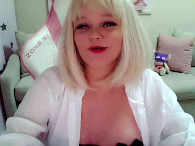 ChristieRoses webcam