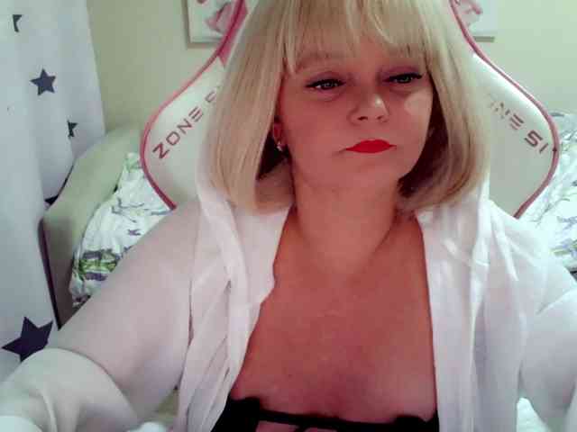 ChristieRoses webcam