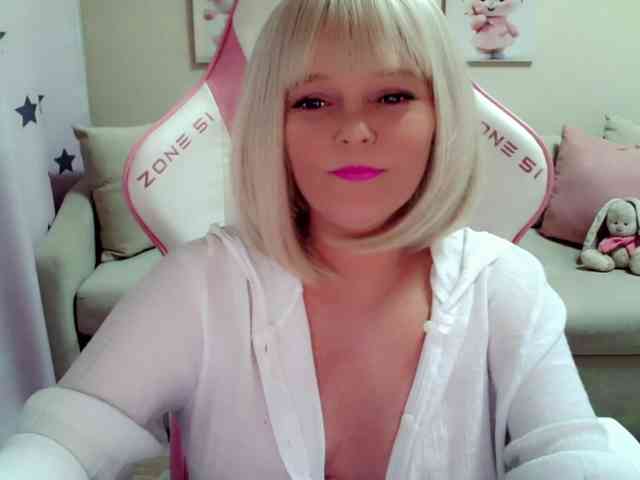 ChristieRoses webcam
