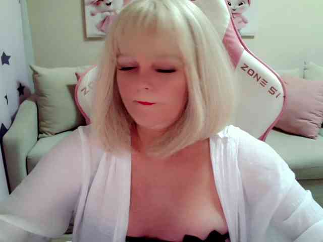 ChristieRoses webcam
