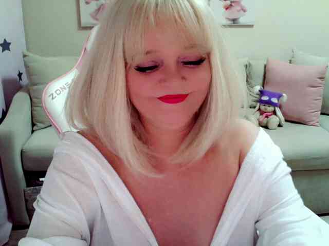 ChristieRoses webcam