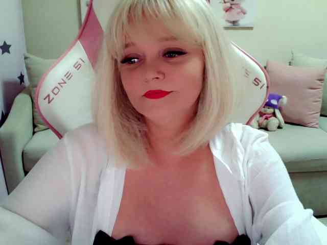 ChristieRoses webcam