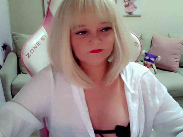 ChristieRoses webcam