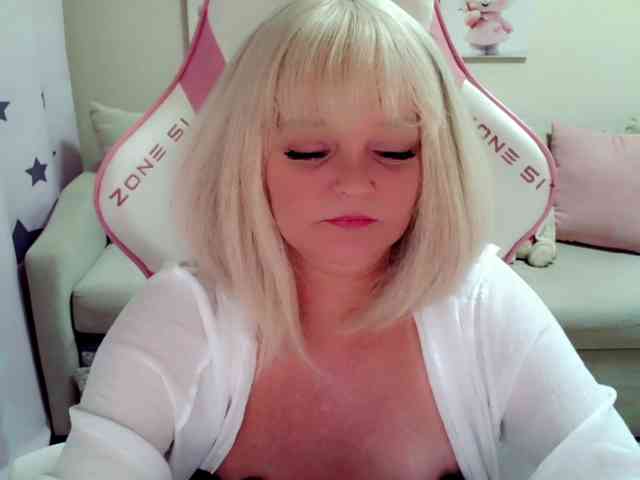 ChristieRoses webcam