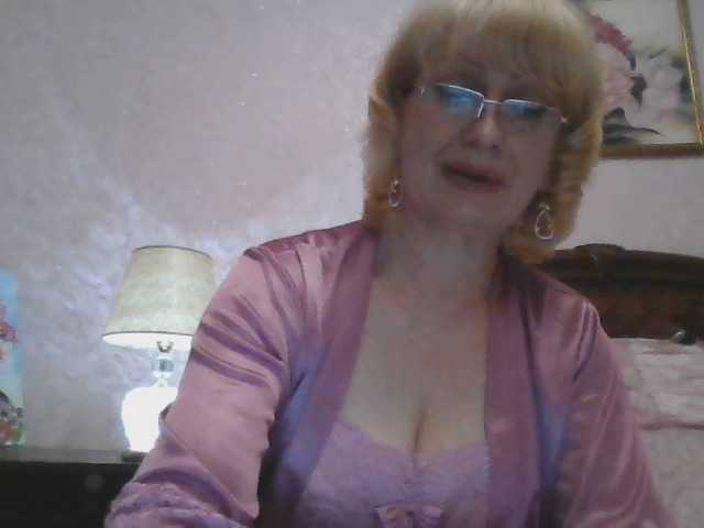 Ur-Mami's BongaCams show and profile