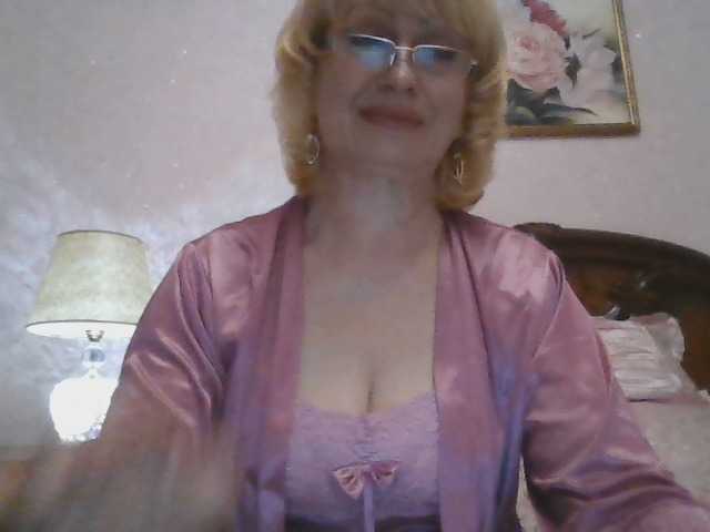 Ur-Mami's BongaCams show and profile