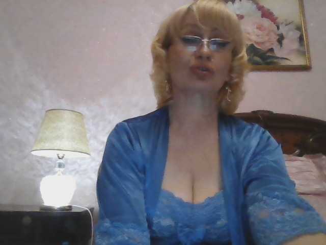 Ur-Mami's BongaCams show and profile