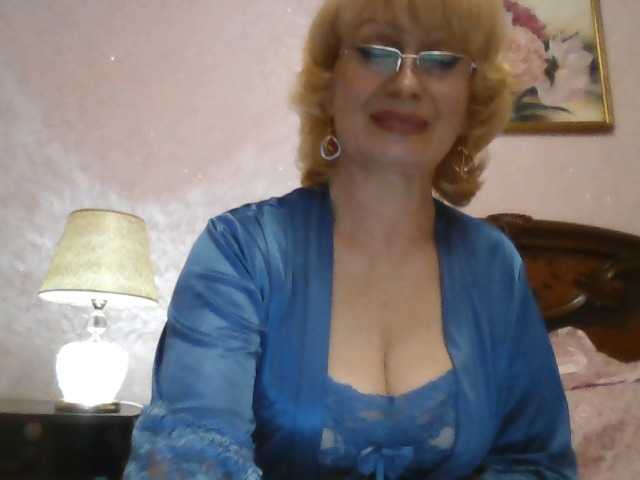 Ur-Mami's BongaCams show and profile
