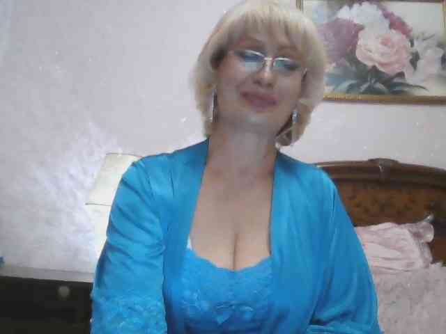 Ur-Mami live female cam on bongacams
