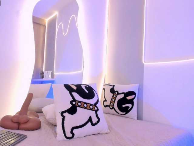 EllieMitchell live cam on BongaCams