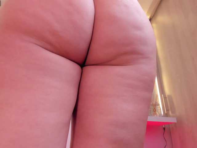 EllieMitchell live cam on BongaCams