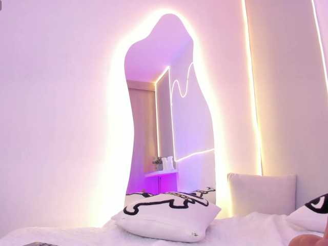 EllieMitchell live cam on BongaCams