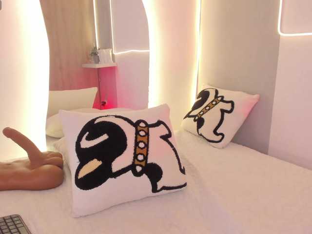 EllieMitchell live cam on BongaCams