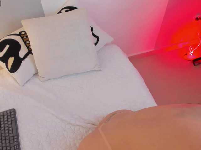 EllieMitchell live cam on BongaCams