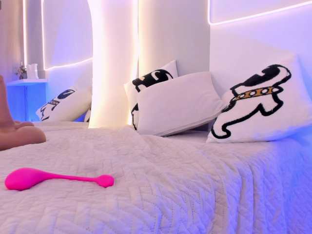 EllieMitchell live cam on BongaCams