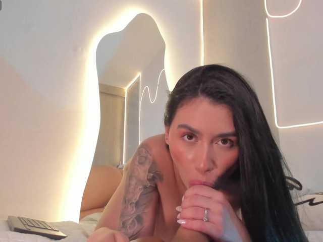 EllieMitchell live cam on BongaCams
