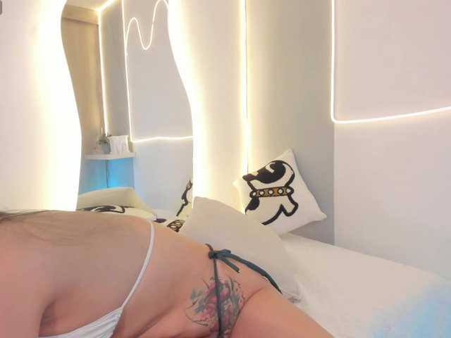 EllieMitchell live cam on BongaCams