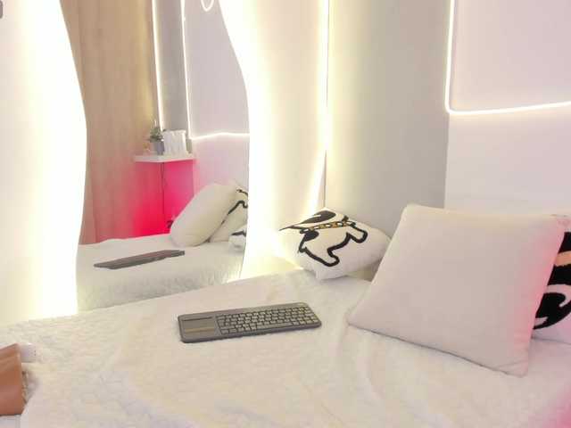 EllieMitchell live cam on BongaCams