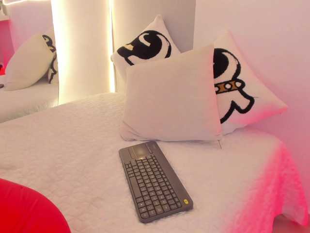EllieMitchell live cam on BongaCams