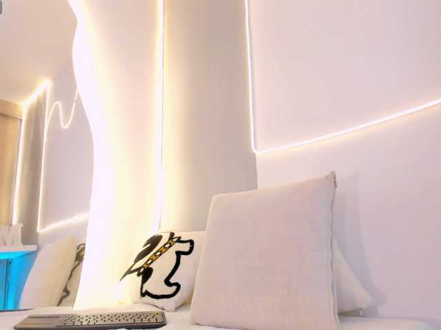 EllieMitchell live cam on BongaCams