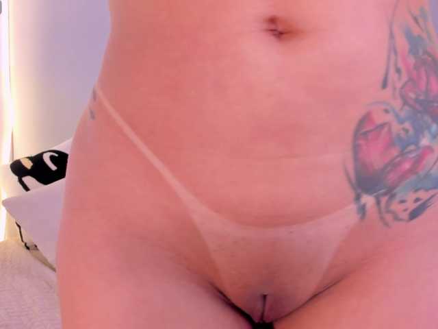 EllieMitchell live cam on BongaCams