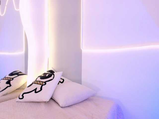 EllieMitchell live cam on BongaCams