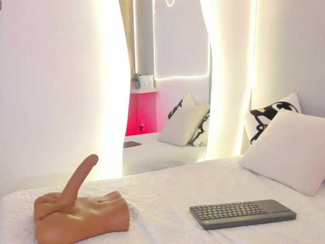 EllieMitchell live cam on BongaCams