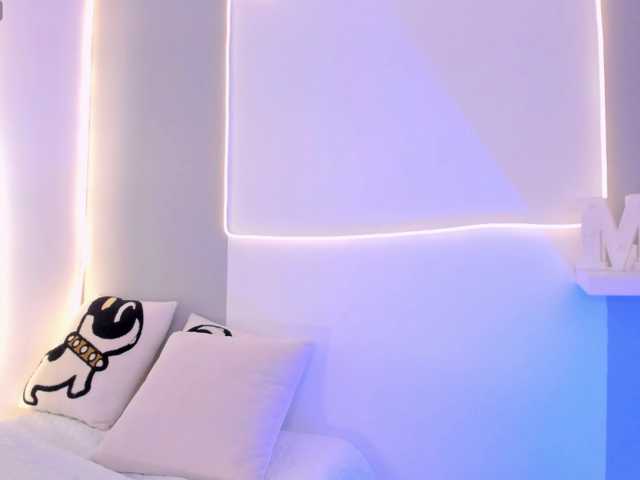 EllieMitchell live cam on BongaCams