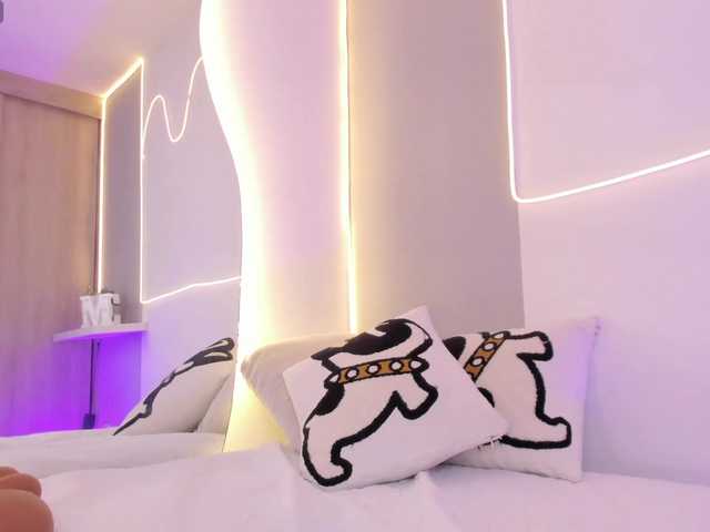 EllieMitchell live cam on BongaCams