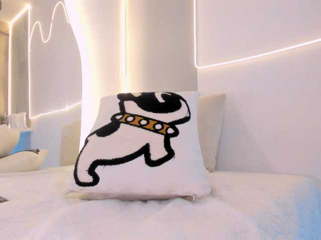 EllieMitchell live cam on BongaCams