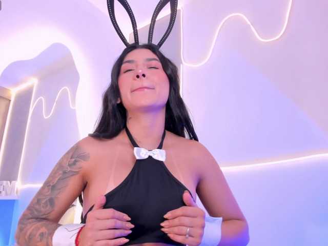 EllieMitchell live cam on BongaCams