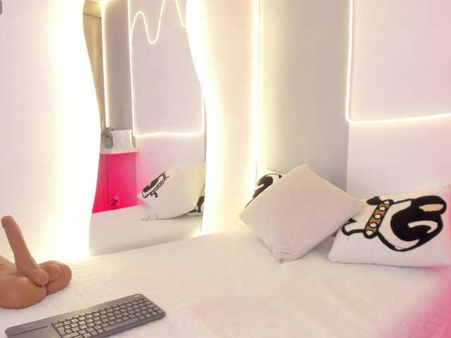 EllieMitchell live cam on BongaCams