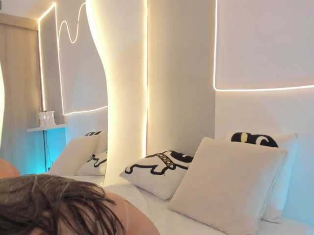 EllieMitchell live cam on BongaCams