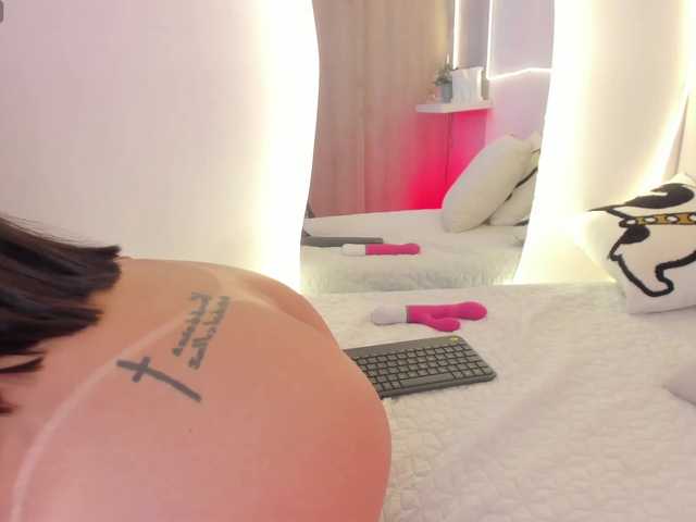 EllieMitchell live cam on BongaCams