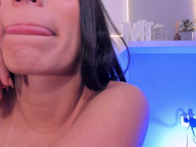 EllieMitchell live cam on BongaCams