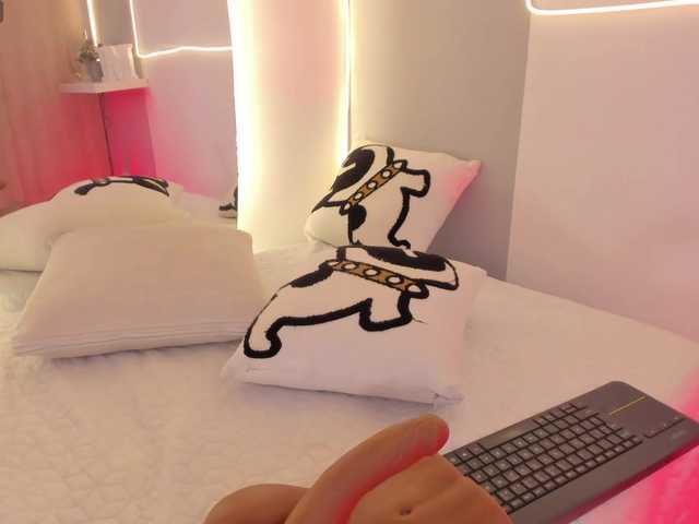 EllieMitchell live cam on BongaCams