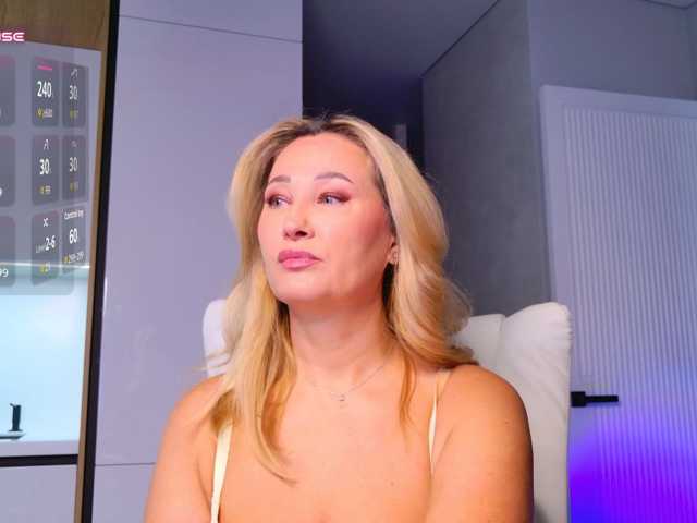 hold-me-tight live cam on BongaCams