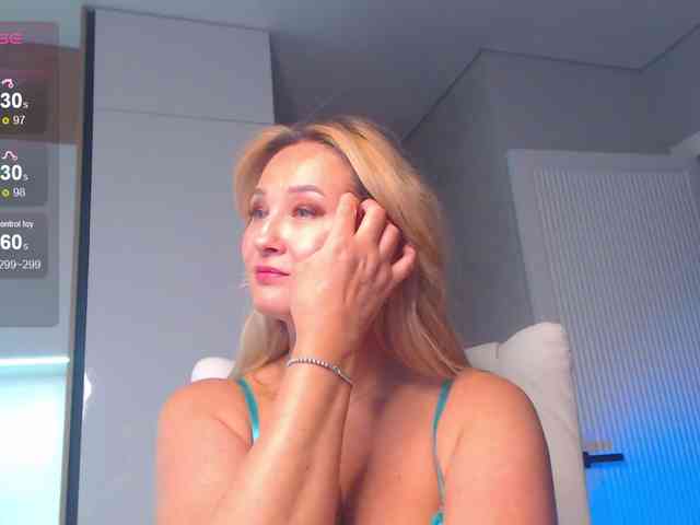 hold-me-tight webcam