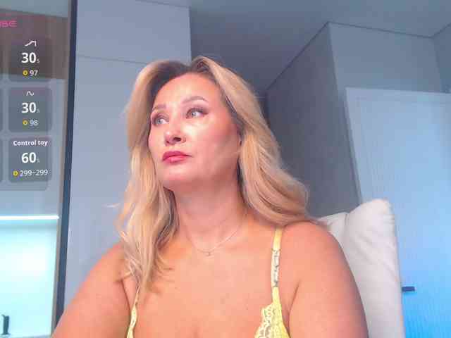 hold-me-tight webcam
