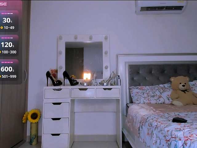 le modèle sharonDulce est en webcam porno dans un show sur le site bongacams, il possède les tags suivants: Latino/Hispanic,Brunette,Shaved