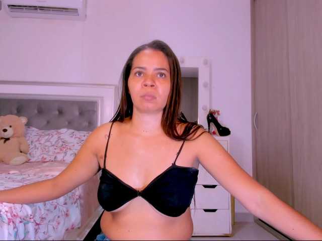 sharonDulce live cam on UnifiedCams